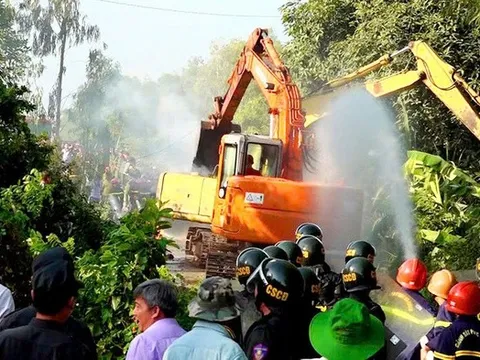 An Giang: Bắt nhóm đối tượng dùng bom xăng chống lại lực lượng công an