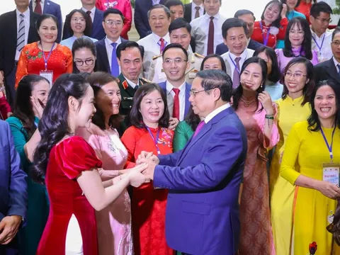 TỔNG THUẬT: Thủ tướng Chính phủ gặp mặt các nhà giáo tiêu biểu