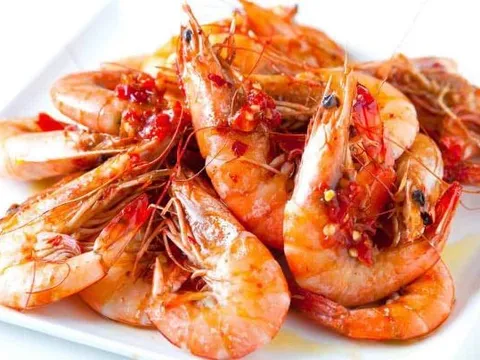 Những người nên hạn chế ăn tôm, biết mà tránh kẻo "rước họa vào thân"