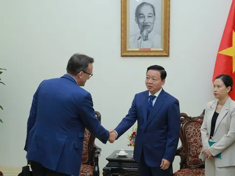 Hãng tàu biển của Pháp đề xuất đầu tư dự án sà lan điện tại Việt Nam