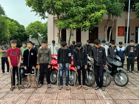 Khởi tố nhóm thanh, thiếu niên mang hung khí đánh nhau trên đường