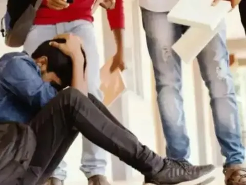 Nam sinh viên tử vong sau khi bị bắt đứng suốt 3 giờ đồng hồ