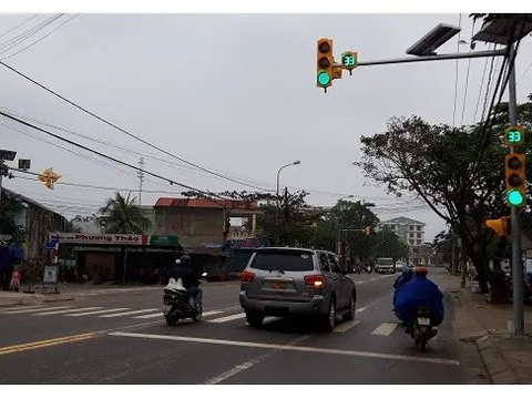 Trường hợp tài xế phải giảm tốc độ hoặc dừng lại dù đèn xanh theo quy định mới