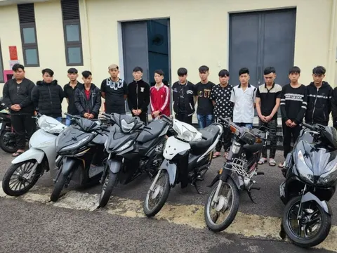 Mâu thuẫn trên mạng xã hội, 2 nhóm thanh niên lao vào hỗn chiến