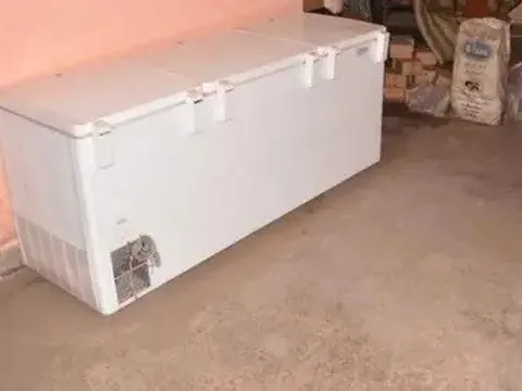 Kiểm tra tủ lạnh, cảnh sát phát hiện bí mật động trời