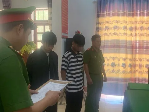 Khởi tố 3 học sinh lớp 12 cầm hung khí giải quyết mâu thuẫn trong trường học