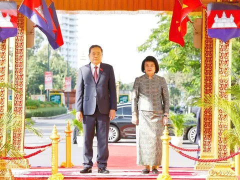 Lễ đón trọng thể Chủ tịch Quốc hội Trần Thanh Mẫn tại Campuchia