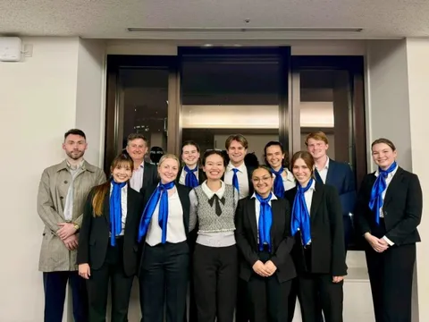 Nữ du học sinh Việt Nam cùng đội tuyển Australia vô địch sân chơi luật uy tín thế giới