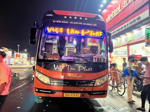 Tạm giữ tài xế xe khách tông 2 người thương vong