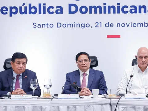 Thủ tướng đề nghị triển khai ngay các dự án thương mại, đầu tư Việt Nam - Dominica