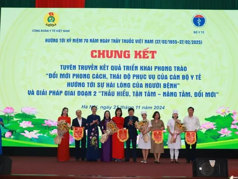 Đổi mới phong cách, thái độ phục vụ, hướng tới sự hài lòng của người bệnh