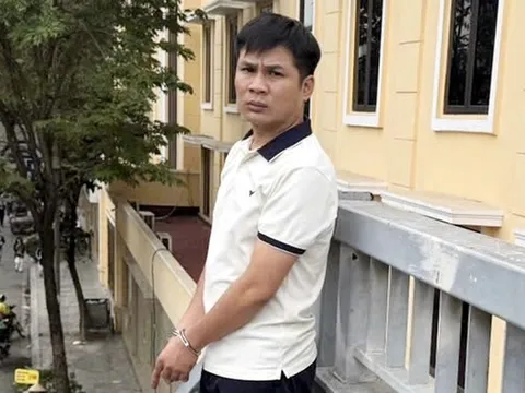 Bắt tạm giam kẻ vờ hỏi đường, dùng dao đe dọa cô gái cướp tài sản