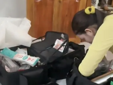 Nghi trộm 20 triệu tiền đám cưới, người nhà chú rể yêu cầu 2 cô gái lột đồ để kiểm tra