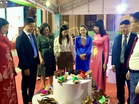 Khai mạc Hội chợ trái cây, nông sản an toàn tại Thanh Trì