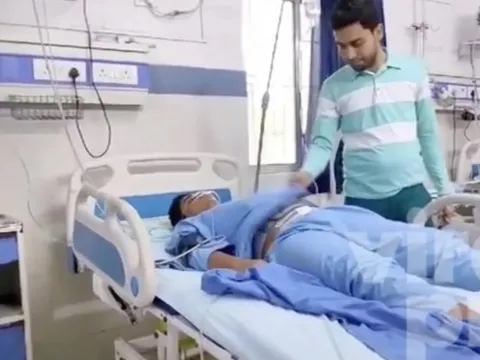 Cứu sống thanh niên 22 tuổi nuốt vào bụng cả dao, chìa khóa và bấm móng tay