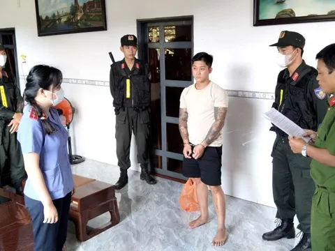 Bắt đối tượng mua súng trên mạng để giải quyết mâu thuẫn