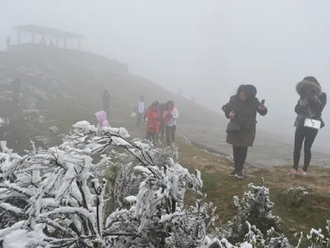 Không khí lạnh mạnh đang tràn xuống, miền Bắc sắp hứng mưa to "lạ thường"