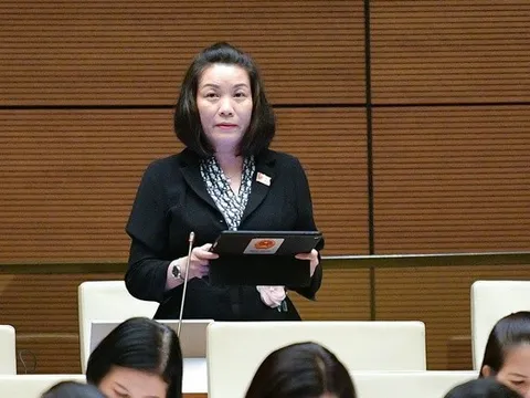 Tập đoàn Sơn Hải gắn thêm nội dung vào biển báo giao thông có phải là quảng cáo?