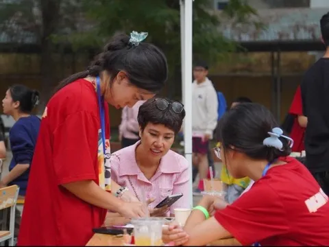 Học sinh mở hội chợ tái chế để nâng cao ý thức bảo vệ môi trường