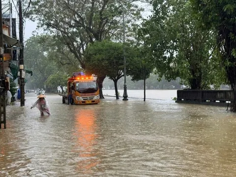 Thủ tướng chỉ đạo chủ động ứng phó, khắc phục nhanh hậu quả mưa lũ ở Trung Bộ