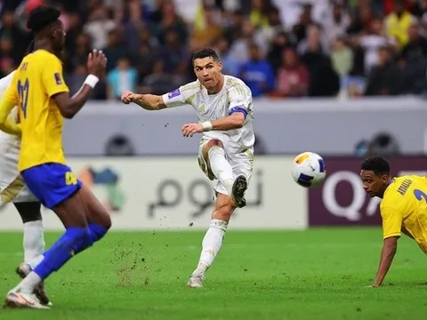 Ronaldo vượt qua thành tích của Messi
