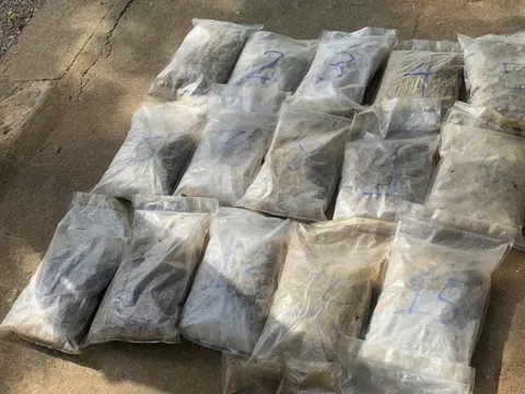 Quảng Ngãi phát hiện nhiều gói ma túy trôi dạt vào bờ biển