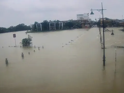 Thượng nguồn mưa to, lũ trên sông Hương, sông Bồ tiếp tục dâng cao