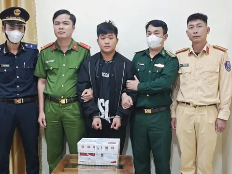 Hà Tĩnh: Bắt đối tượng đang vận chuyển 4kg ma tuý đá