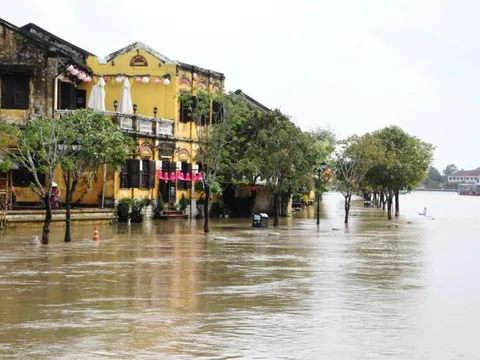 Lực lượng Công an chủ động ứng phó, khắc phục nhanh hậu quả mưa lũ ở Trung Bộ