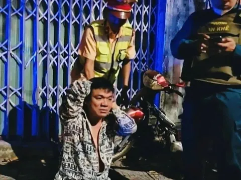 Bắt nam thanh niên cầm dao đuổi chém CSGT