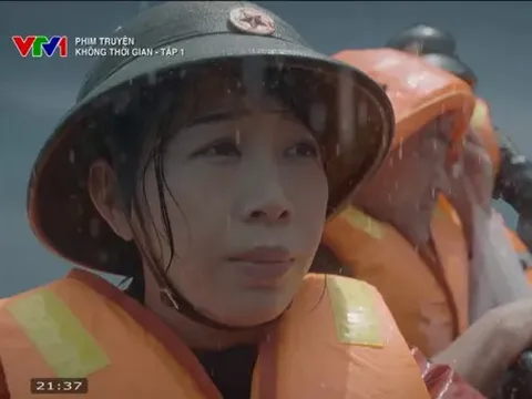 MC Diệp Chi gây chú ý khi vào vai nữ nhà báo đưa tin vùng lũ trong phim Không thời gian