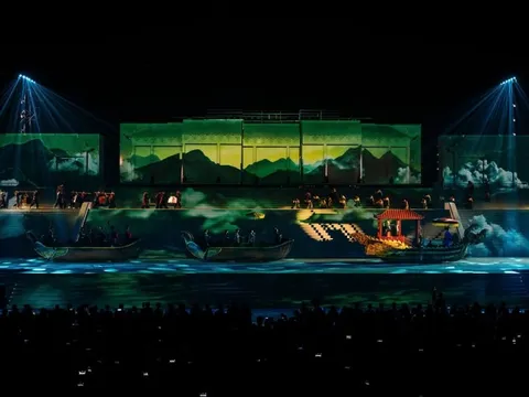 Giới trẻ sửng sốt trước "bộ phim dã sử cổ trang" khai mạc Festival Ninh Bình 2024