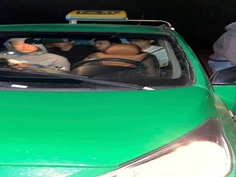 Bắt tài xế taxi "giúp" 5 người nước ngoài nhập cảnh trái phép