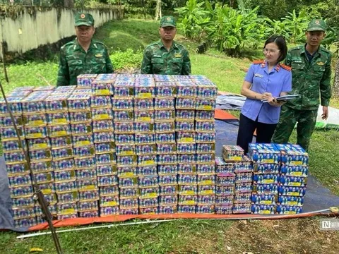 Phát hiện hơn nửa tấn pháo trong lô cà phê