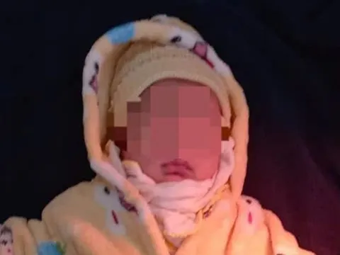 Tìm người thân cho bé trai hơn 1 tháng tuổi bị bỏ rơi bên đường