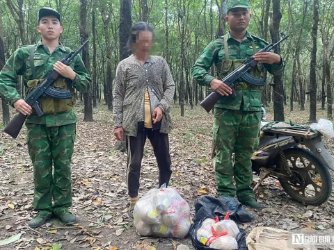 Bắt giữ một người phụ nữ vận chuyển hơn 16kg pháo nổ