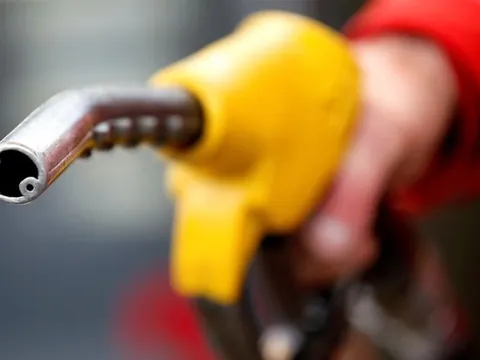 Giá xăng tăng trở lại từ chiều nay