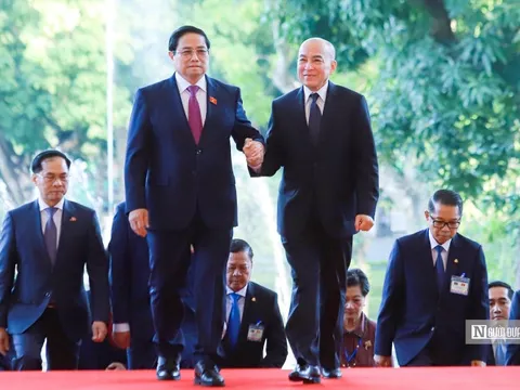 Thủ tướng Phạm Minh Chính nồng ấm hội kiến Quốc vương Campuchia