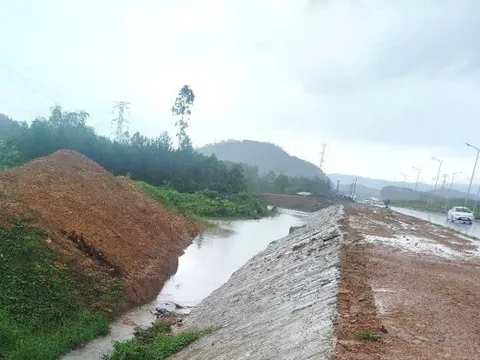 Đà Nẵng: Khẩn trương rà soát, xử lý tình trạng khu dân cư ngập lụt gần 1 tháng