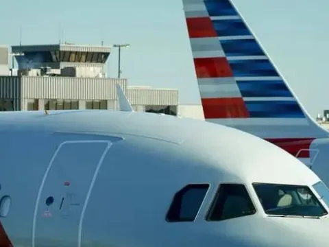 Lý do người đàn ông bị trói chặt suốt nửa tiếng trên máy bay