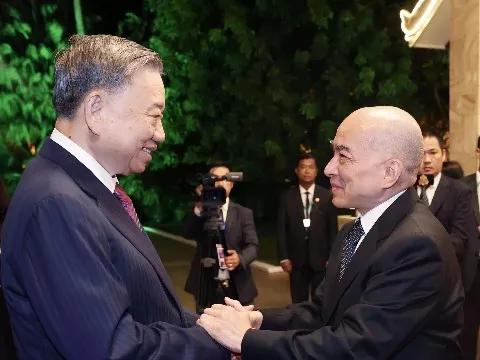 Quốc vương Campuchia bắt đầu chuyến thăm cấp Nhà nước tới Việt Nam