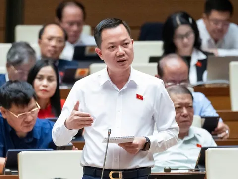 Kỳ họp thứ 8 đầy cảm xúc với những quyết định mang tính lịch sử