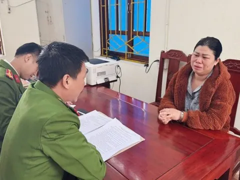 Bắt đối tượng ép cặp vợ chồng cởi hết quần áo quay clip để đòi nợ