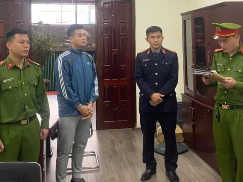 Khởi tố giám đốc phòng giao dịch ngân hàng lừa đảo hơn 10 tỷ đồng