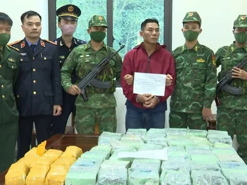 Bắt đối tượng vận chuyển 52kg ma túy lấy 200 triệu tiền công