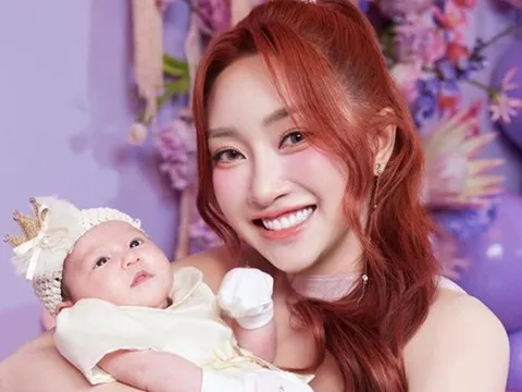 Sinh ra đã "ngậm thìa vàng": "Thế lực nhí" của Vbiz 3 tháng tuổi đã được "dát" toàn đồ hiệu