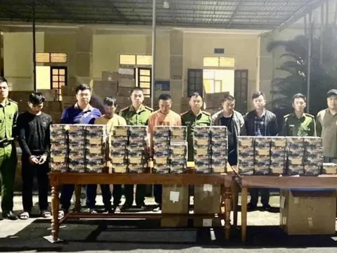 Hà Tĩnh: Trao thưởng thành tích triệt phá đường dây buôn bán pháo lậu, thu giữ hơn 2,2 tấn pháo