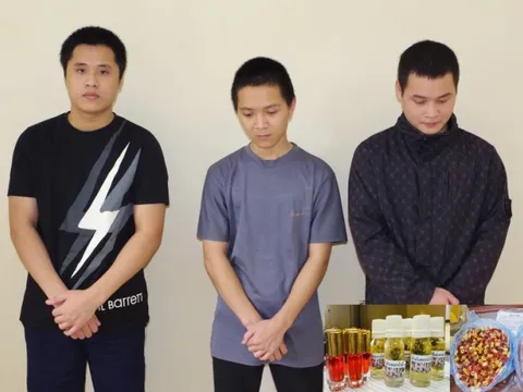 Tự chế "bùa yêu" rồi bán trên mạng xã hội, 3 thanh niên bị khởi tố