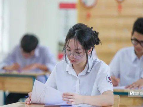Học sinh, phụ huynh thấp thỏm chờ môn thi thứ 3 vào lớp 10