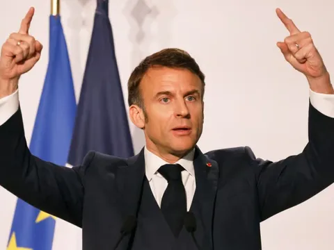 Tổng thống Pháp Emmanuel Macron lên tiếng sau khi chính phủ sụp đổ
